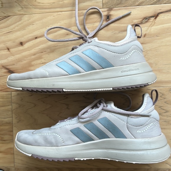 Used Adidas running shoes size 8 - Picture 6 of 7